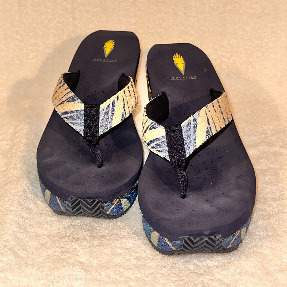 VOLATILEUSA Blue and white platform wedges with a boho vibe #beachyvibes